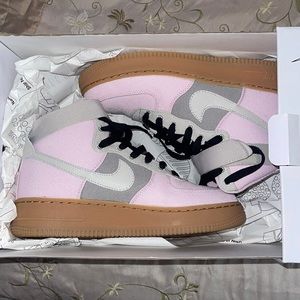 NIKE BY YOU PINK SIZE 7.5